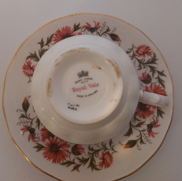 Royal Vale Teacup - Picture 2 of 3